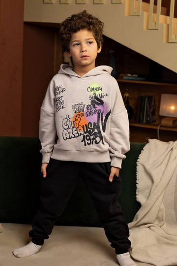 Graffiti Vibes Boys’ Hoodie Set – Stylish & Cozy