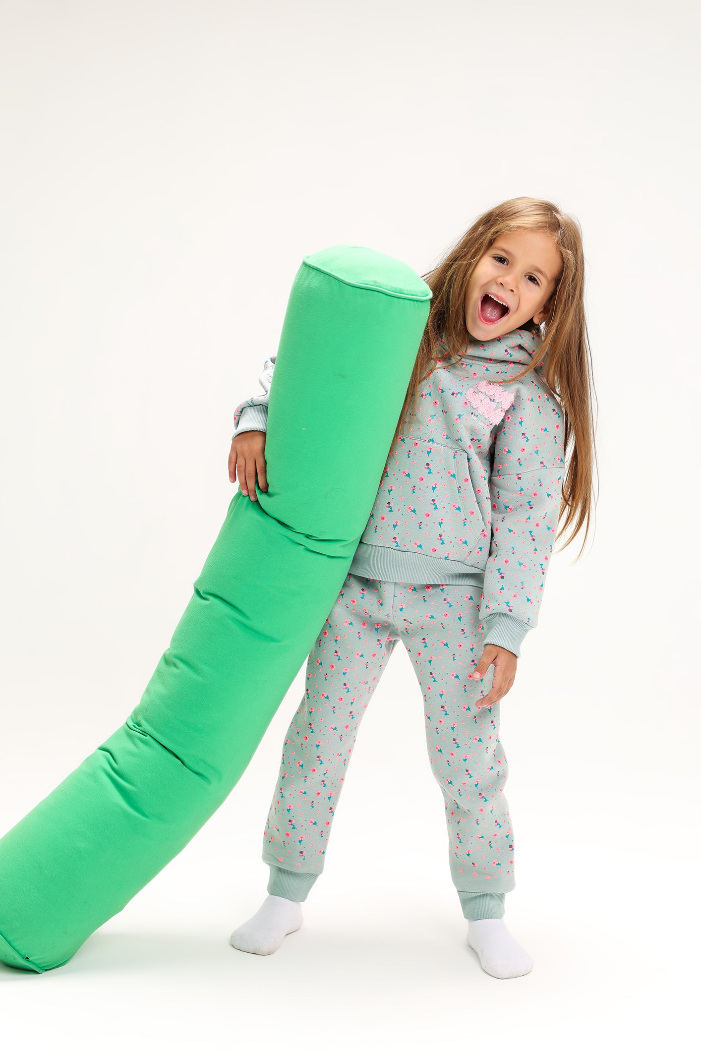Girls’ Polka Dot Melton Cotton Winter Tracksuit – 2-Piece Hoodie & Pants Set (Light Grey with Pink & Blue Dots)