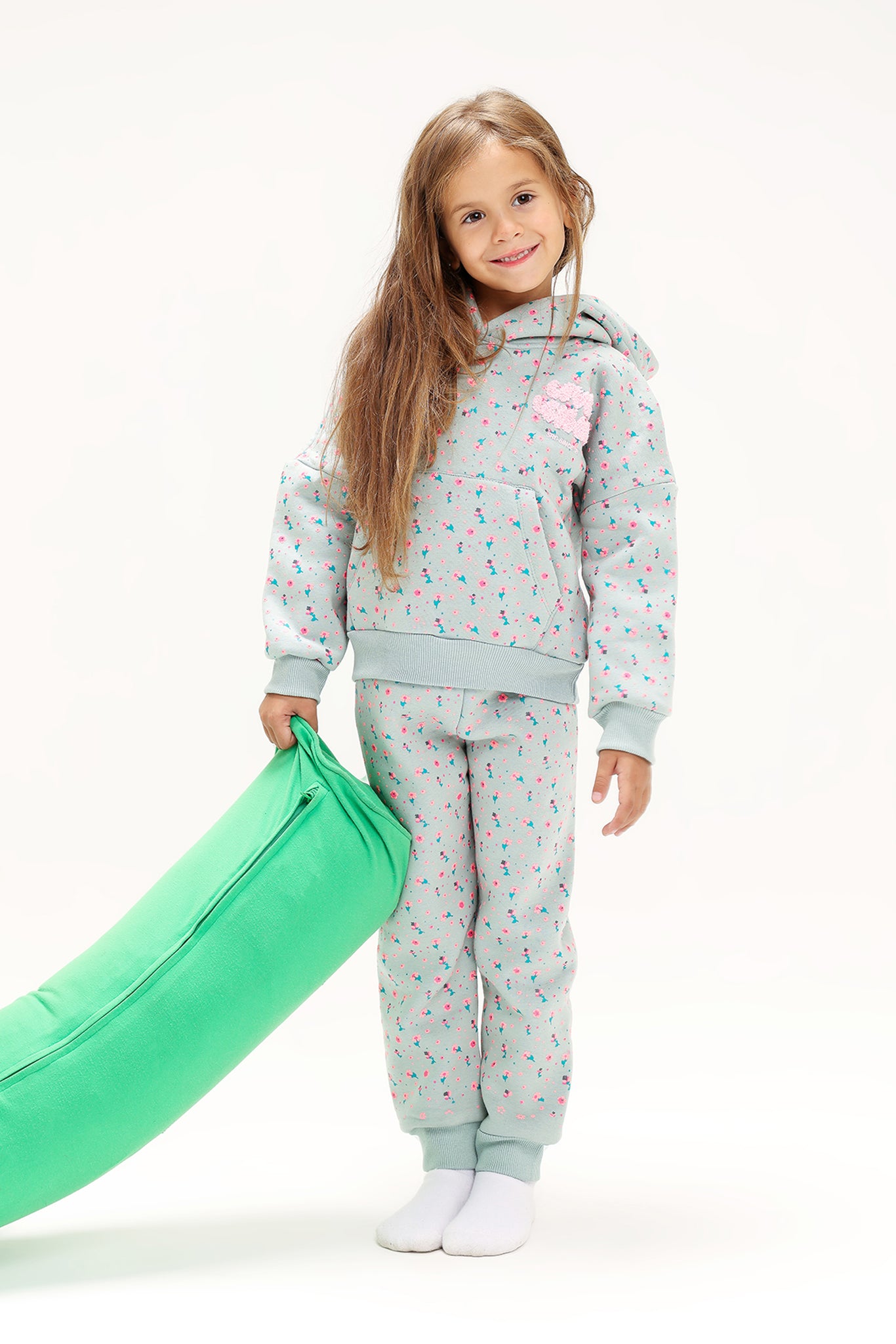 Girls’ Polka Dot Melton Cotton Winter Tracksuit – 2-Piece Hoodie & Pants Set (Light Grey with Pink & Blue Dots)