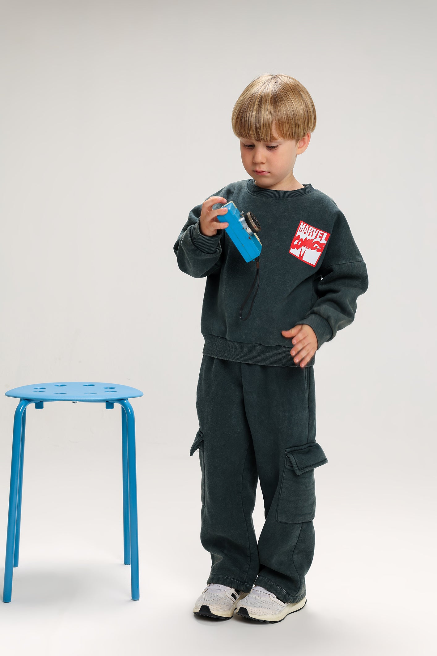 Boys’ Marvel Comics Cotton Winter Tracksuit – 2-Piece Sweatshirt & Cargo Pants Set (Dark Grey)