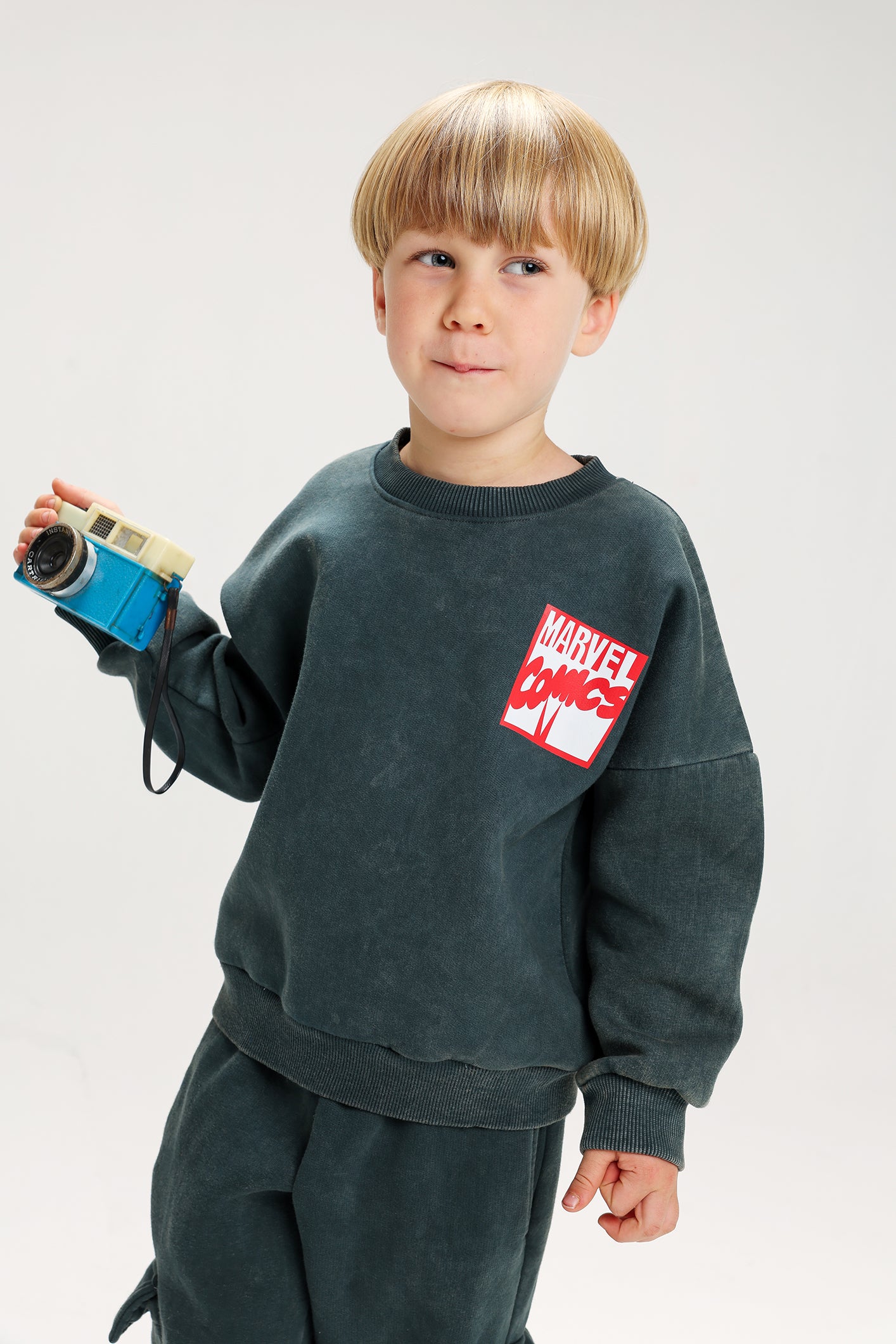 Boys’ Marvel Comics Cotton Winter Tracksuit – 2-Piece Sweatshirt & Cargo Pants Set (Dark Grey)