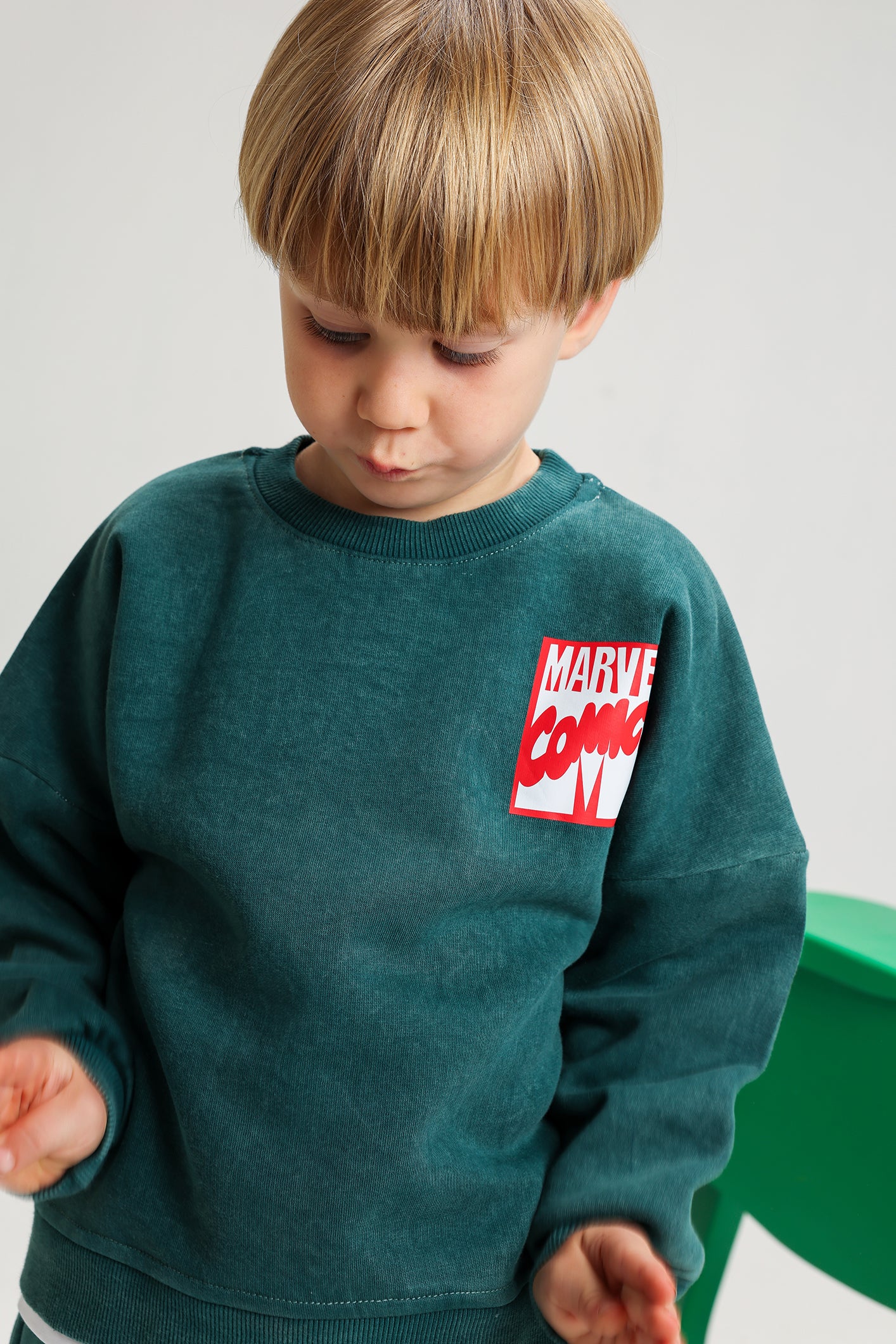 Shop boys’ Marvel Comics Melton tracksuit – dark grey sweatshirt and cargo pants set. Cozy cotton fabric, stylish and warm for winter days.