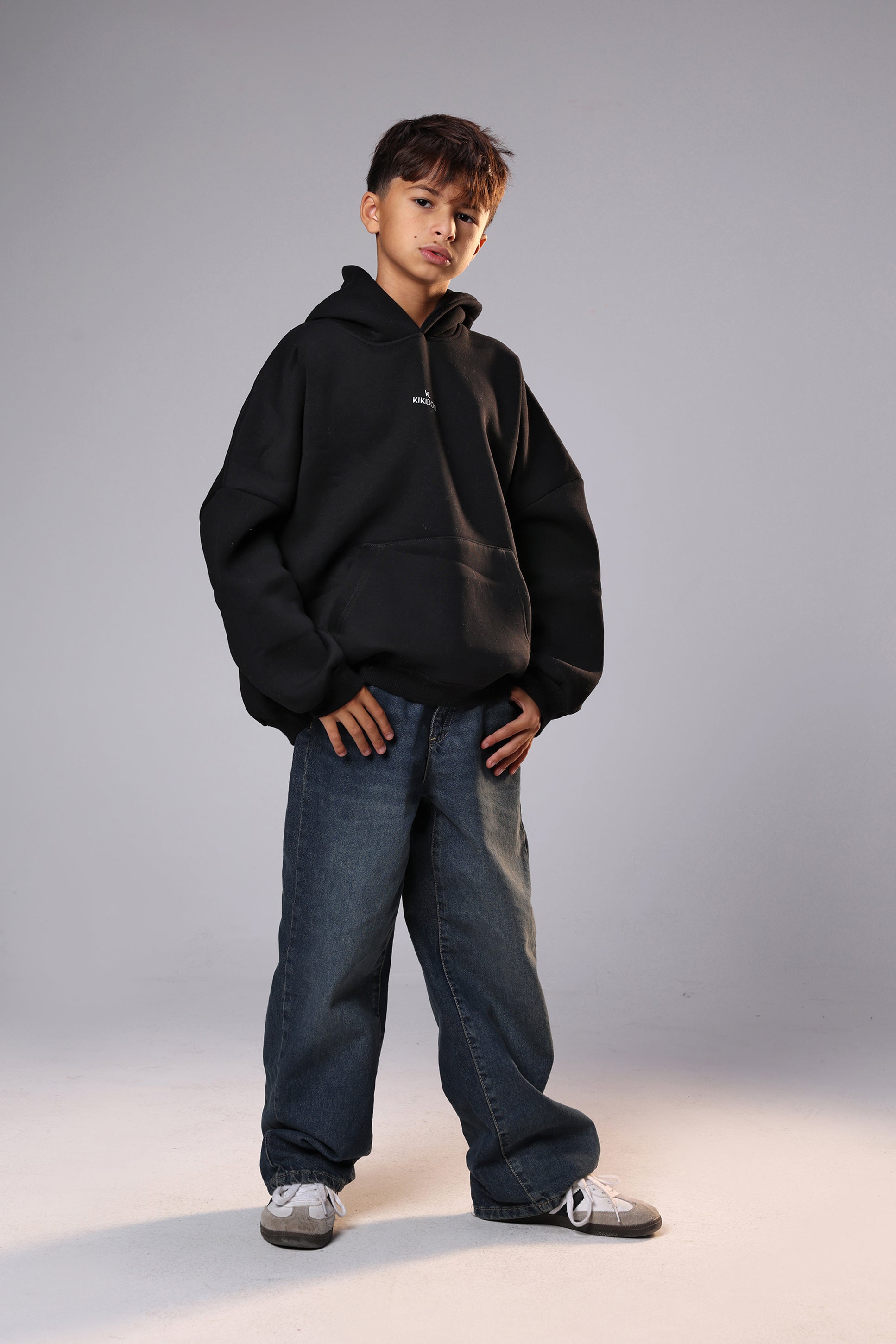 Classic Black Oversized Hoodie k – Minimal & Cool