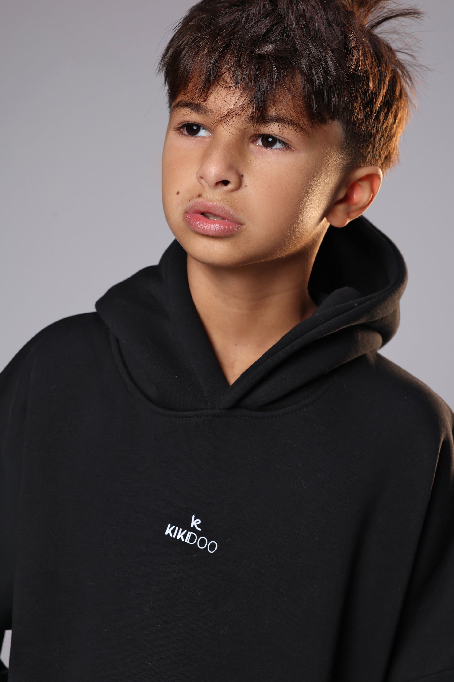 Classic Black Oversized Hoodie k – Minimal & Cool