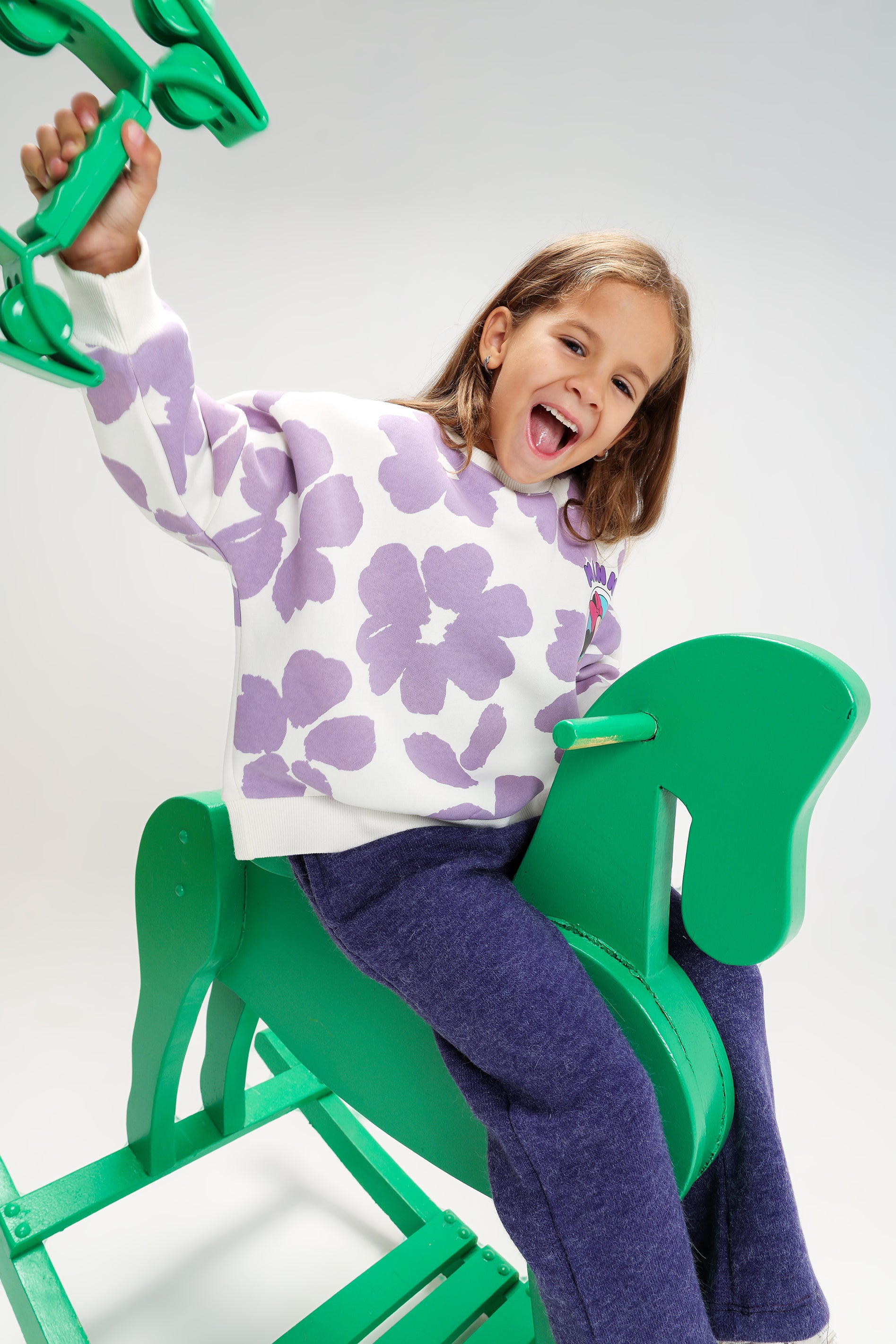 Girls’ Minnie Mouse Melton Cotton Winter Outfit – 2-Piece Sweatshirt & Wide-Leg Pants Set (white & purple)