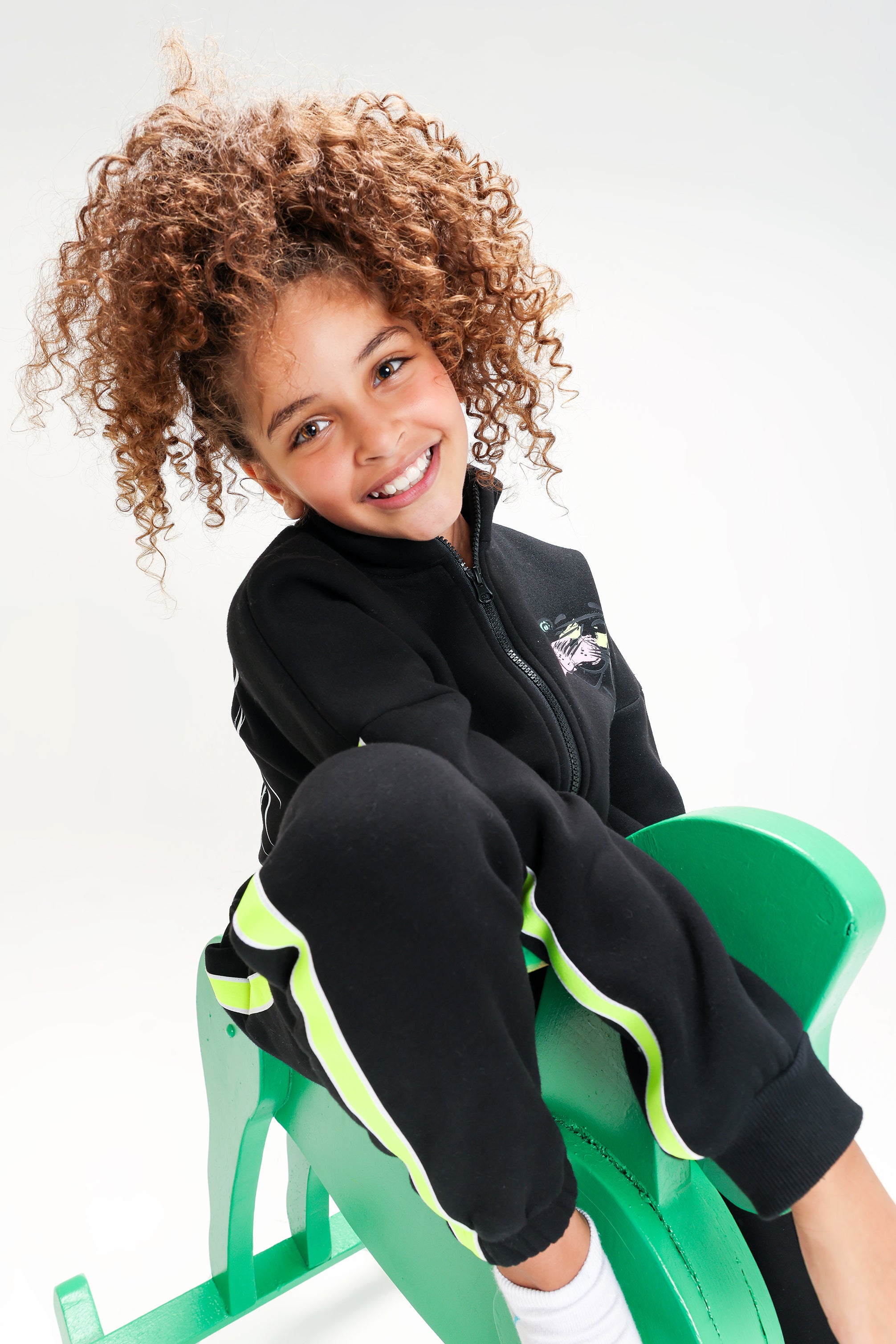 Pink Panther Black Tracksuit – Neon Touch & Cozy Winter Style