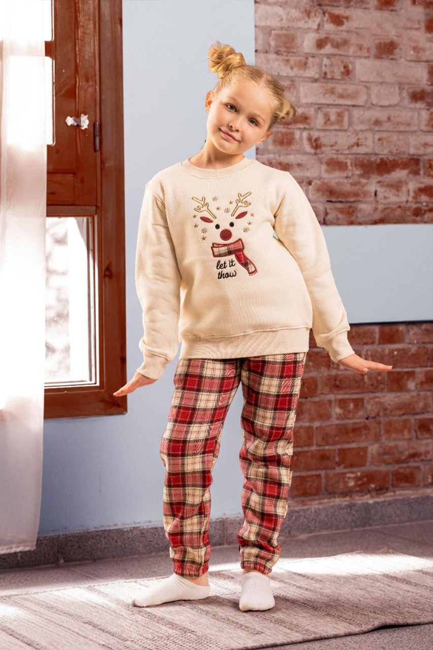 Magical Winter Pajama – Girls’ Festive Reindeer Look
