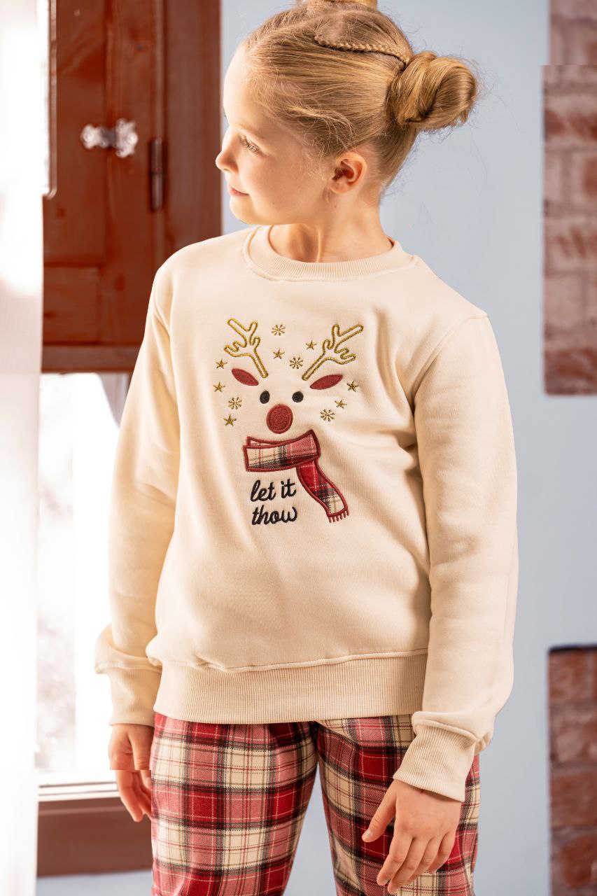 Magical Winter Pajama – Girls’ Festive Reindeer Look