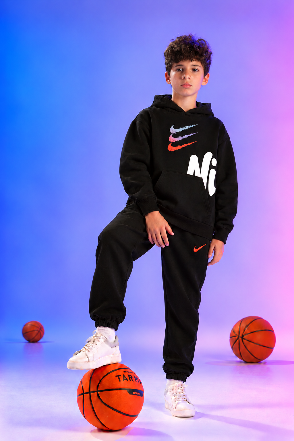 Boys’ Nike Graphic Hoodie & Jogger Set – Black