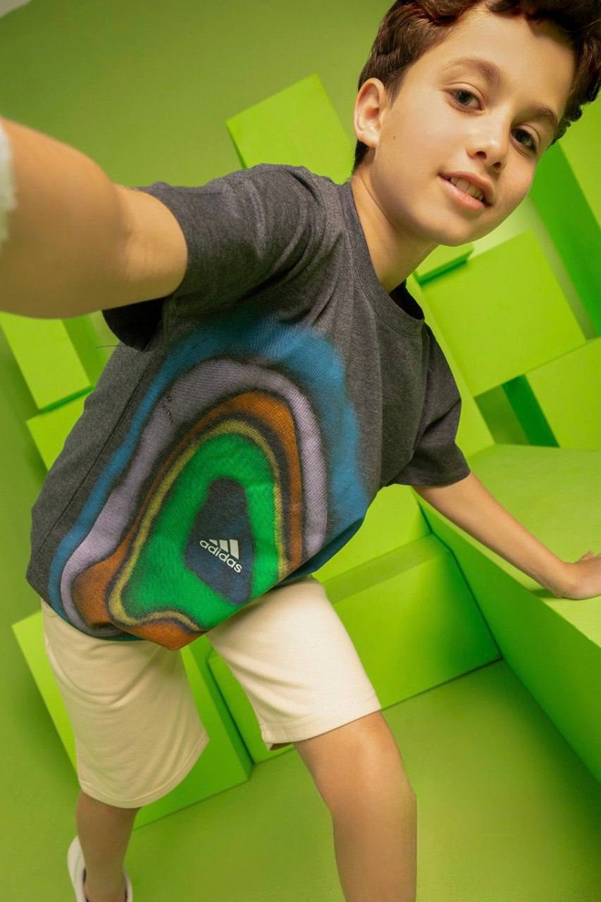Boys Abstract Graphic T-Shirt & Beige Shorts Set – Sporty Casual Outfit