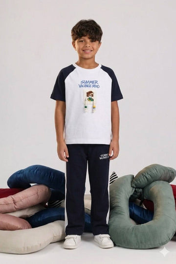 طقم رياضي أولادي من كونفرس – تيشيرت رمادي برسومات + شورت أسود