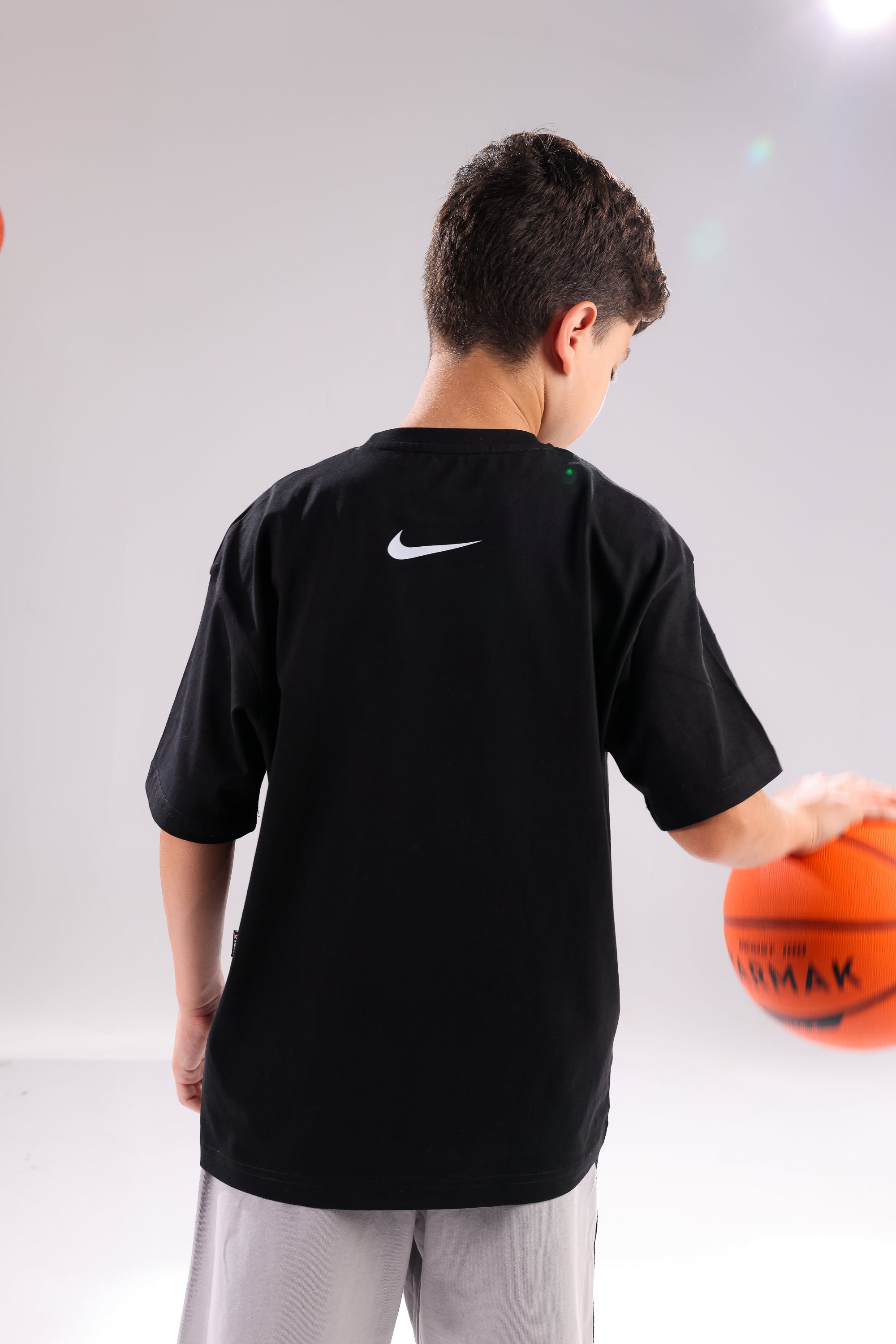 Boys Nike Graphic T-Shirt & Grey Sports Shorts Set – Black