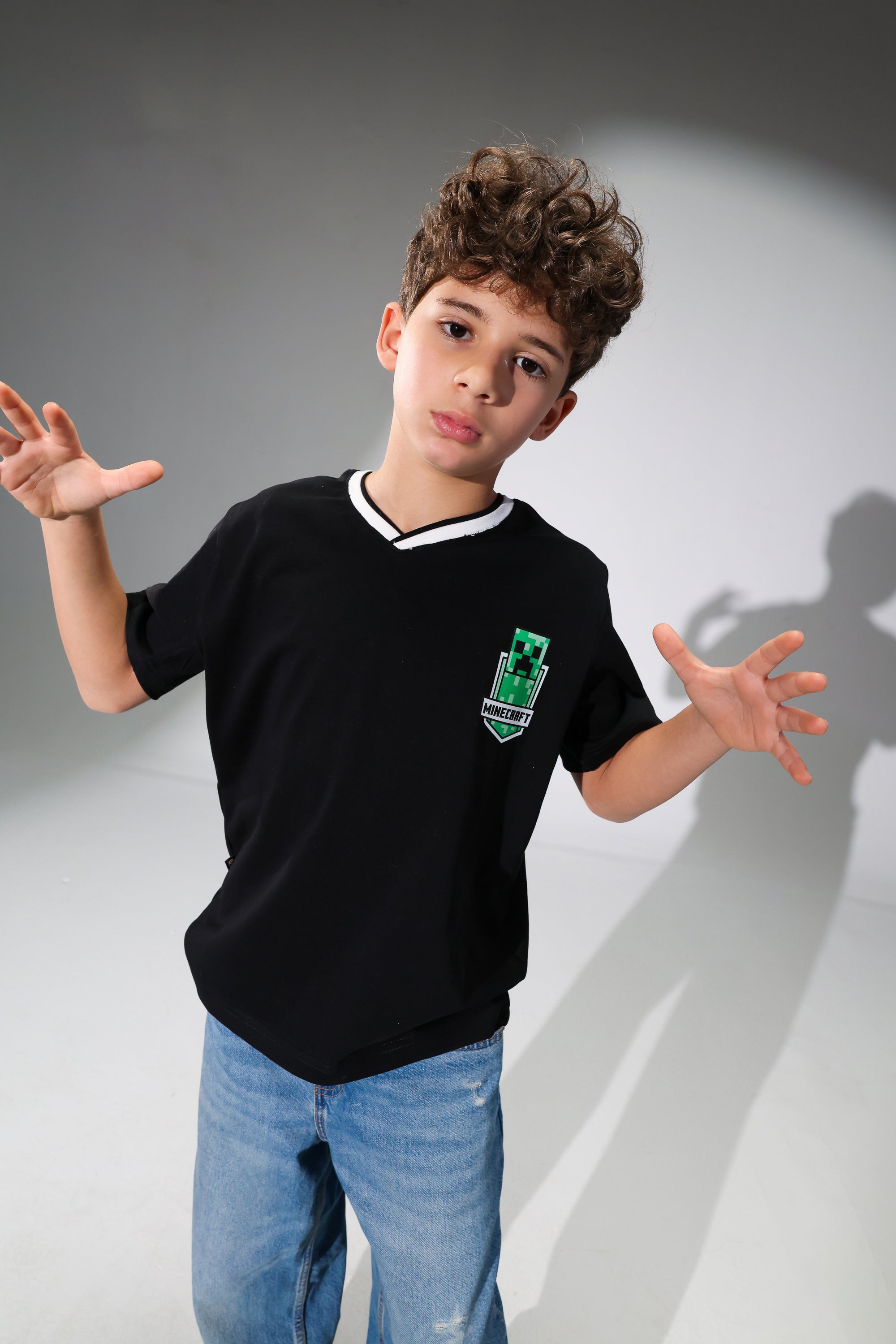 Minecraft Boys Black V-Neck T-Shirt – Creeper Edition